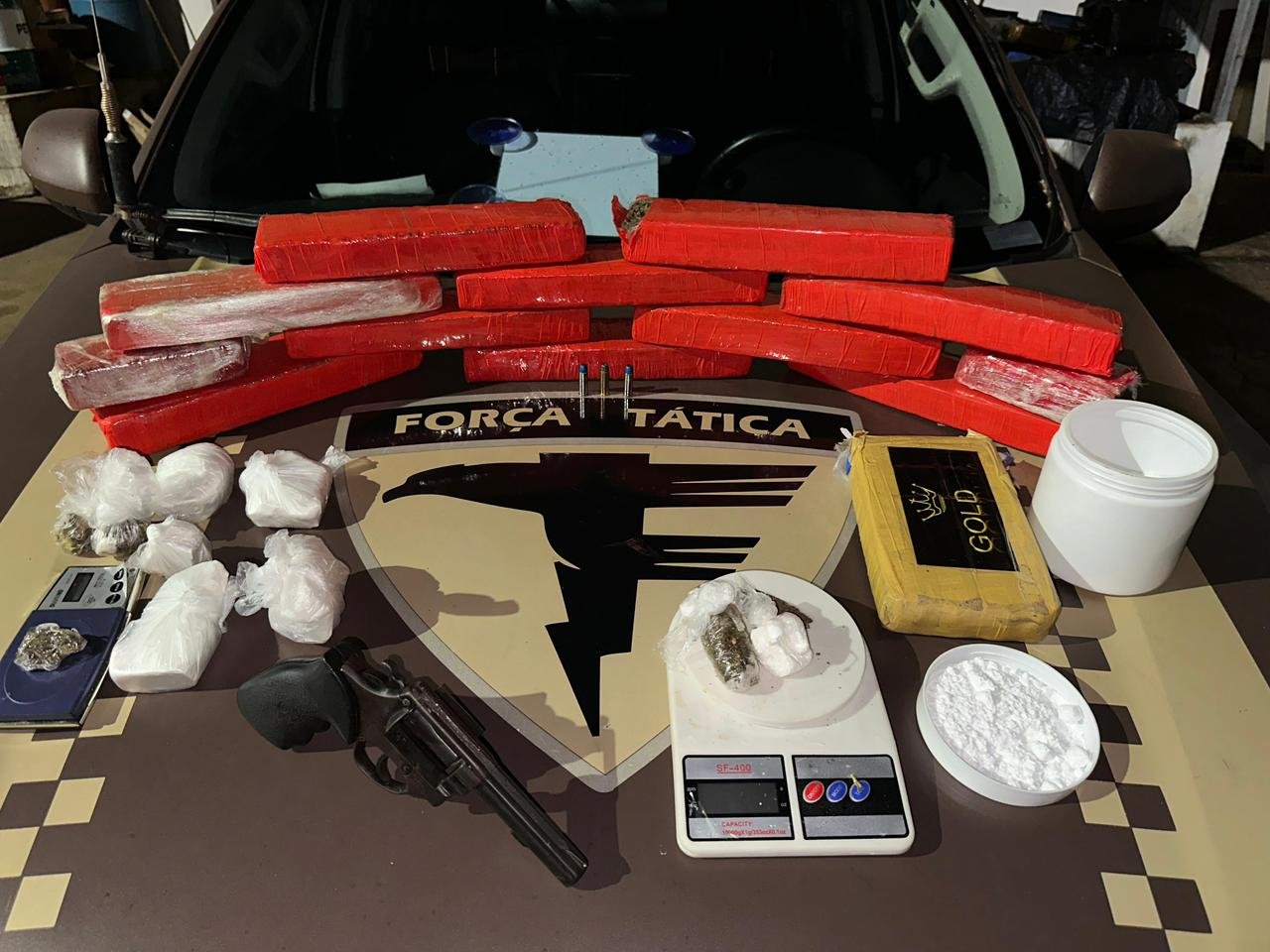 11kg de maconha, cocaína, revólver calibre 38 e prensa hidráulica apreendidos pela Polícia Militar em Gurupi.