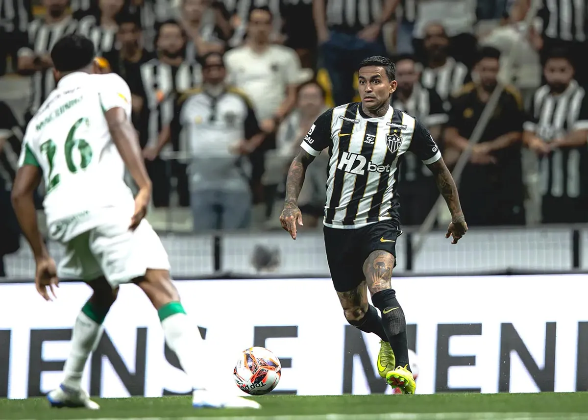 Jogadores do Atlético-MG comemorando um gol contra o Itabirito no Campeonato Mineiro.