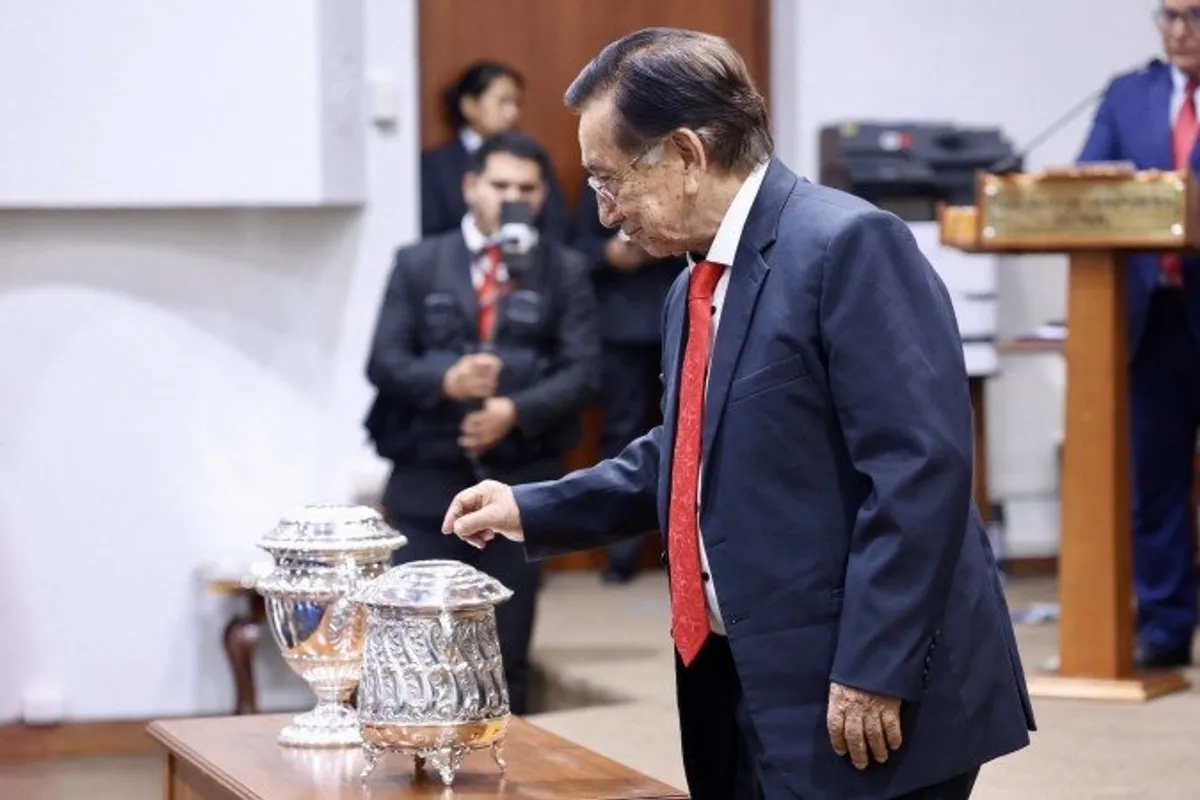 Congresso do Peru à noite, palco da instabilidade política recente