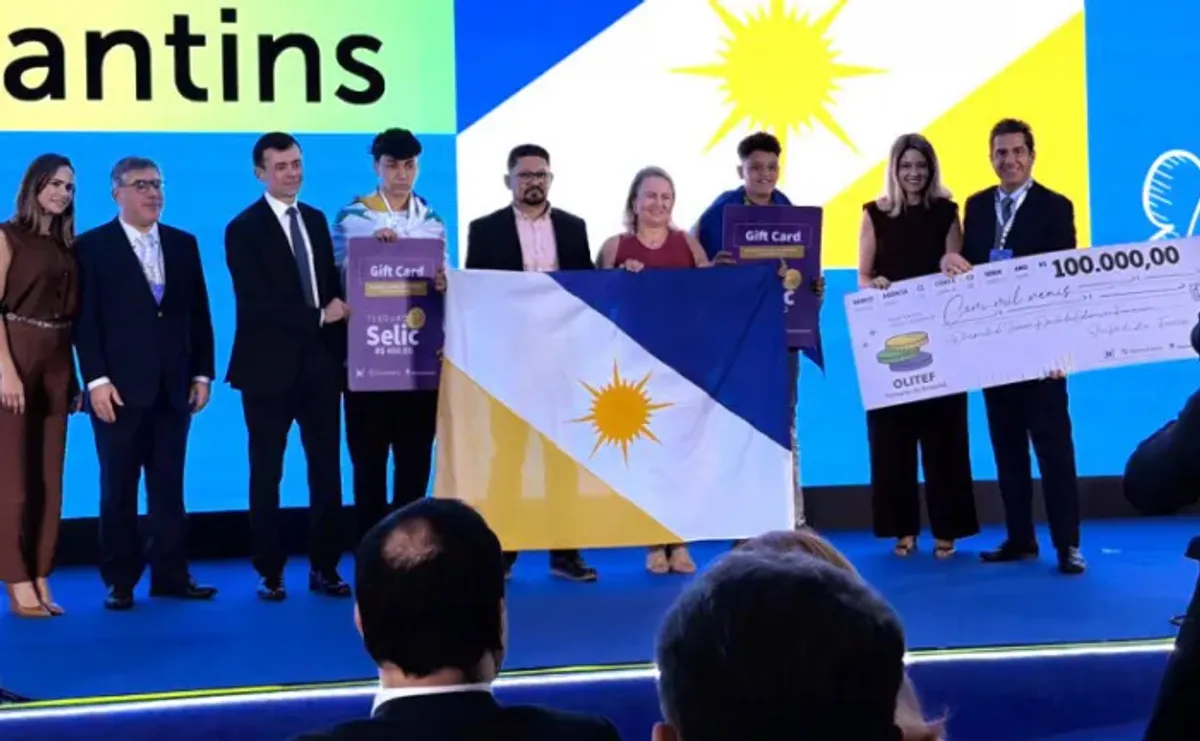 Diretores e alunos de escolas do Tocantins celebram premiação na Olimpíada do Tesouro Direto, com kits educacionais.