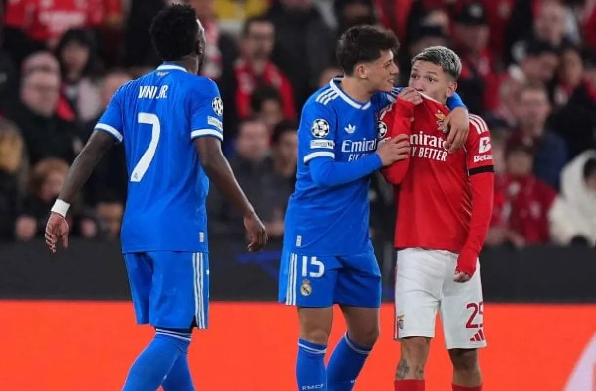 Vini Jr. protestando contra o racismo em campo durante partida da Champions League.