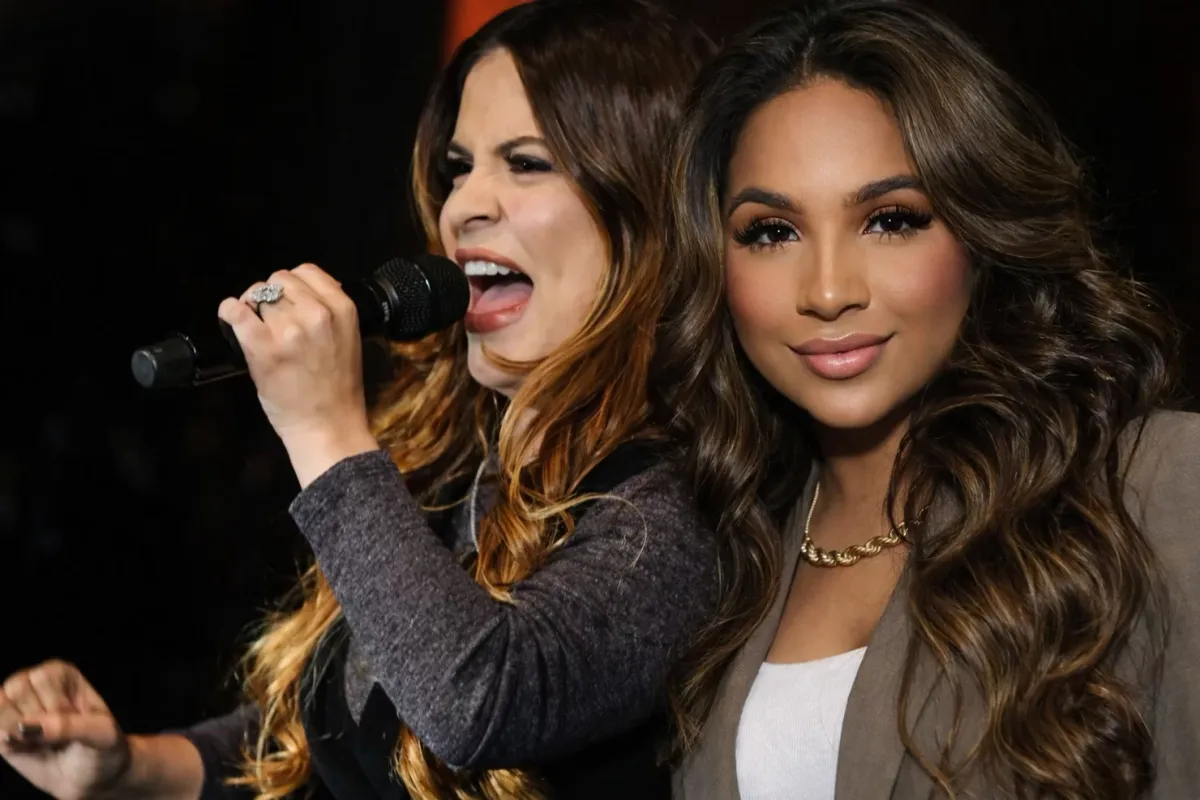 Multidão em evento Adora Colinas com Sarah Beatriz e Valesca Mayssa no Tocantins