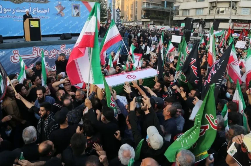 Chefe de polícia do Irã, Ahmad-Reza Radan, emite alerta severo sobre repressão a manifestantes.