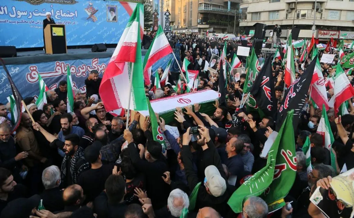 Chefe de polícia do Irã, Ahmad-Reza Radan, emite alerta severo sobre repressão a manifestantes.