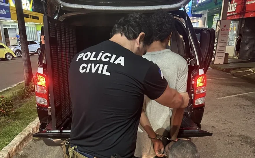 Viatura da Polícia Civil em Paraíso do Tocantins após prisão de suspeito de furtos