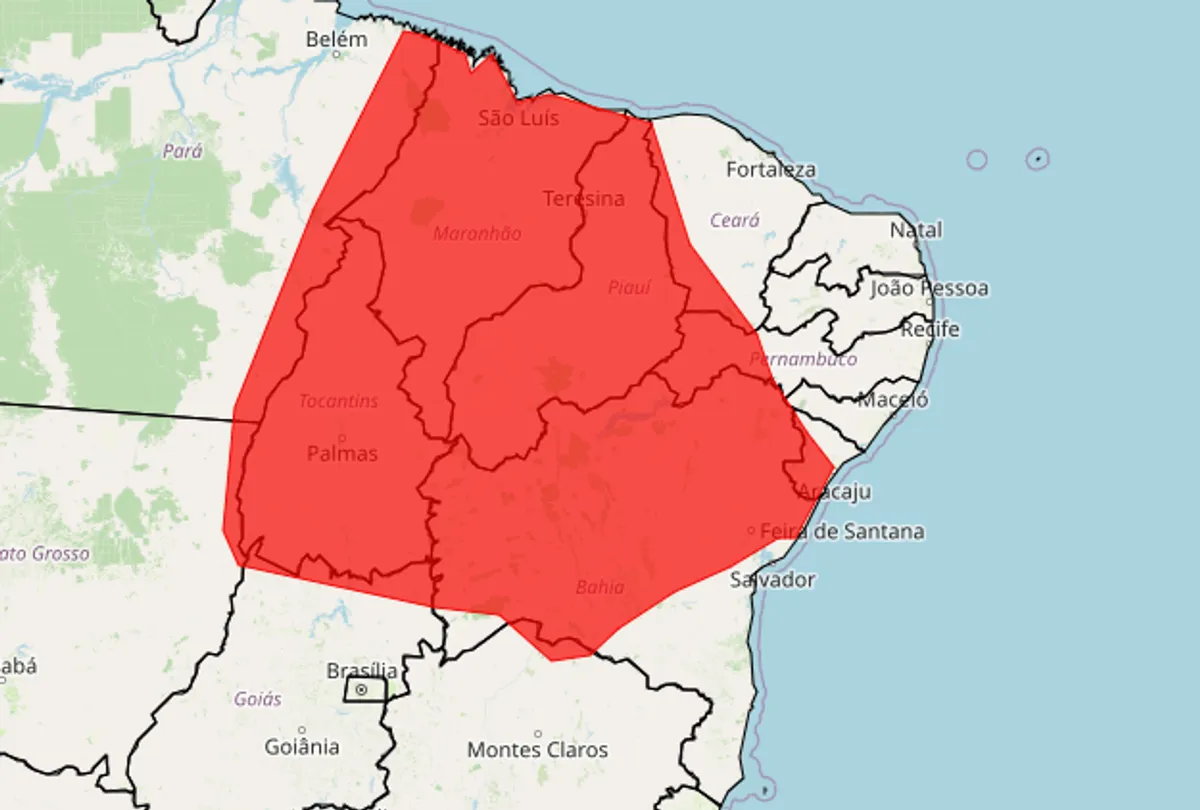 Campos agrícolas alagados sob forte chuva no Matopiba