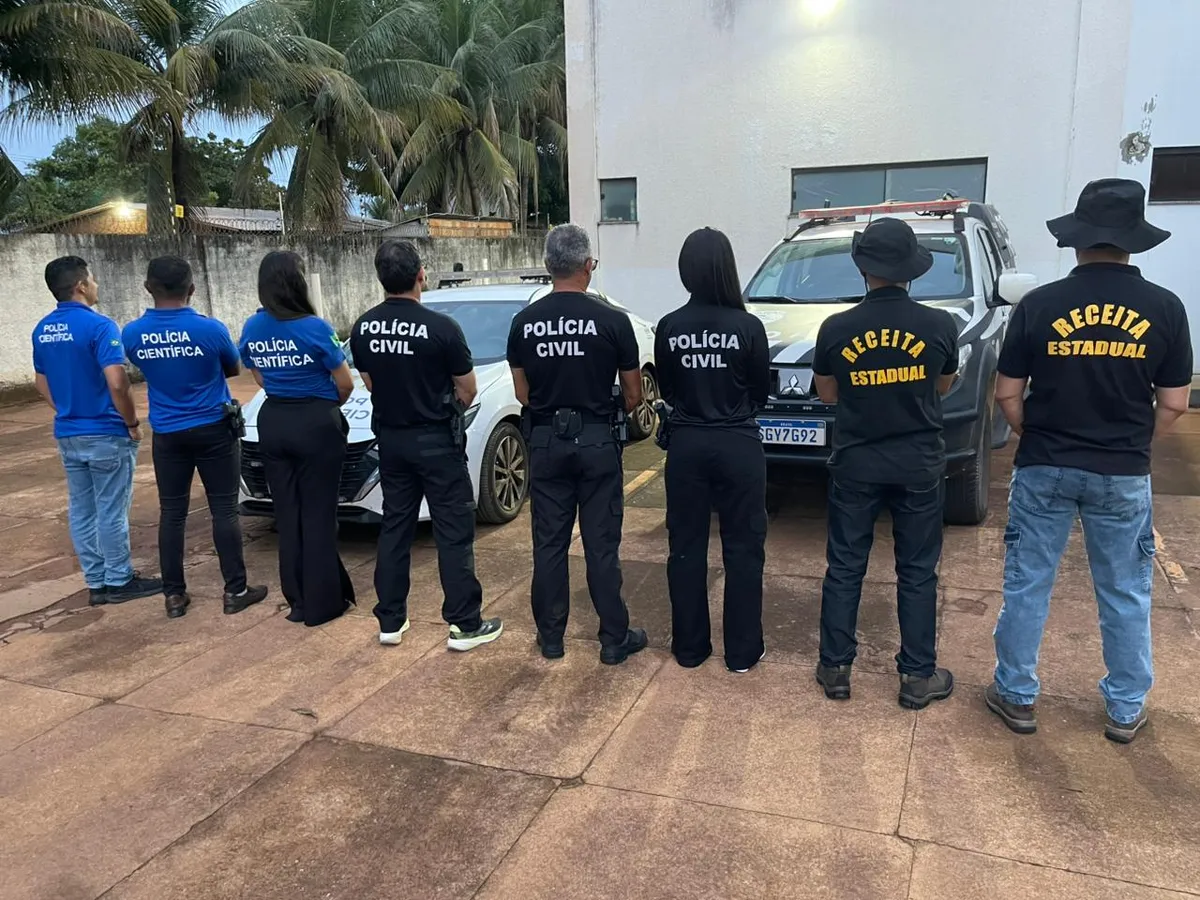 Documentos, computadores e equipamentos eletrônicos apreendidos em operação policial contra sonegação fiscal