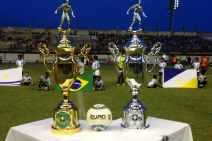 Jogadores comemoram gol decisivo nas semifinais do Campeonato Tocantinense 2026