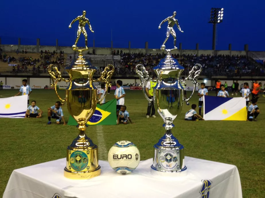Jogadores comemoram gol decisivo nas semifinais do Campeonato Tocantinense 2026