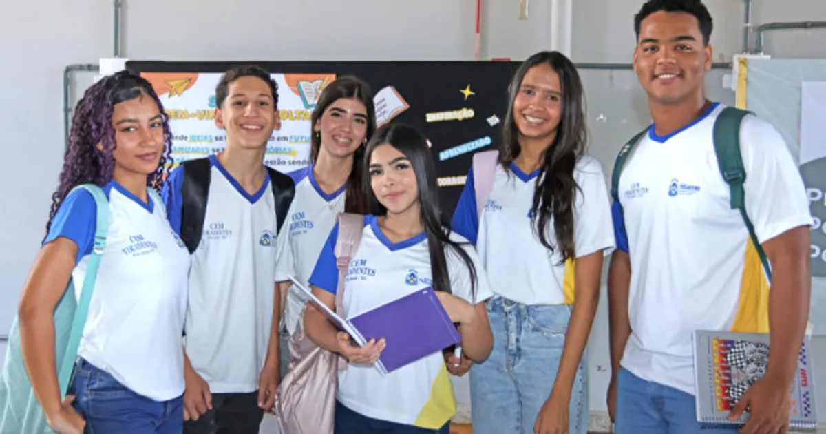 Estudantes do Ensino Médio em Tocantins, demonstrando engajamento e progresso educacional