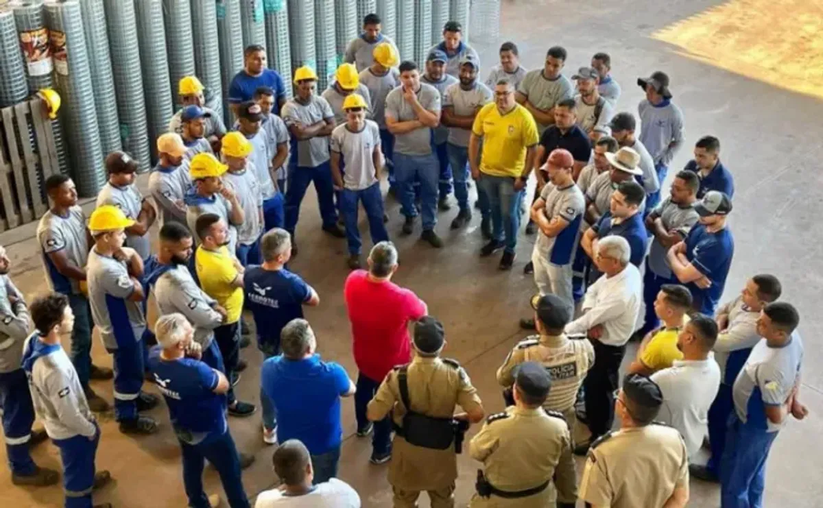 Homens participam de círculo de responsabilidade masculina sobre violência doméstica no Tocantins.