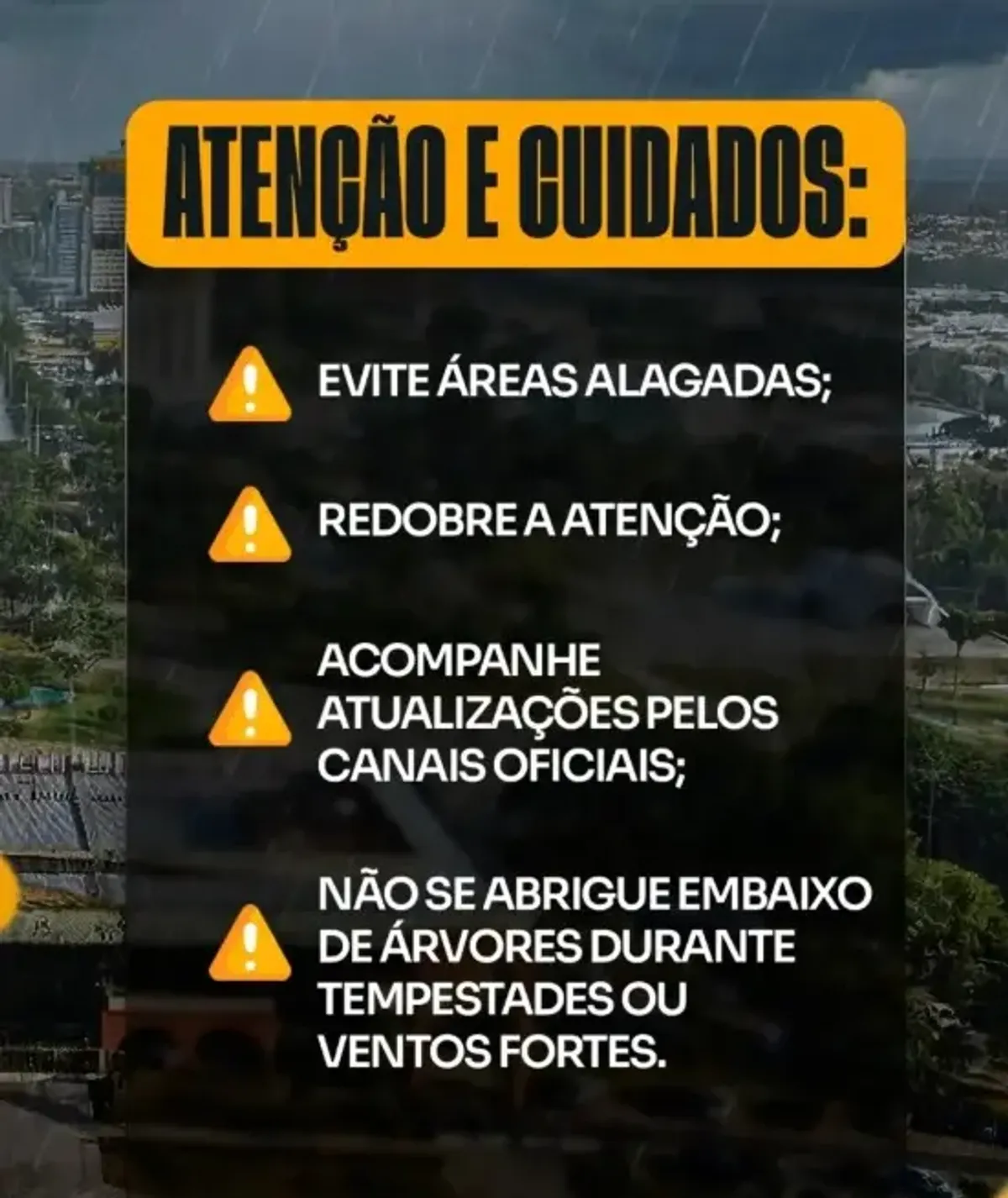 Ruas de Palmas alagadas com carros submersos após fortes tempestades no Tocantins