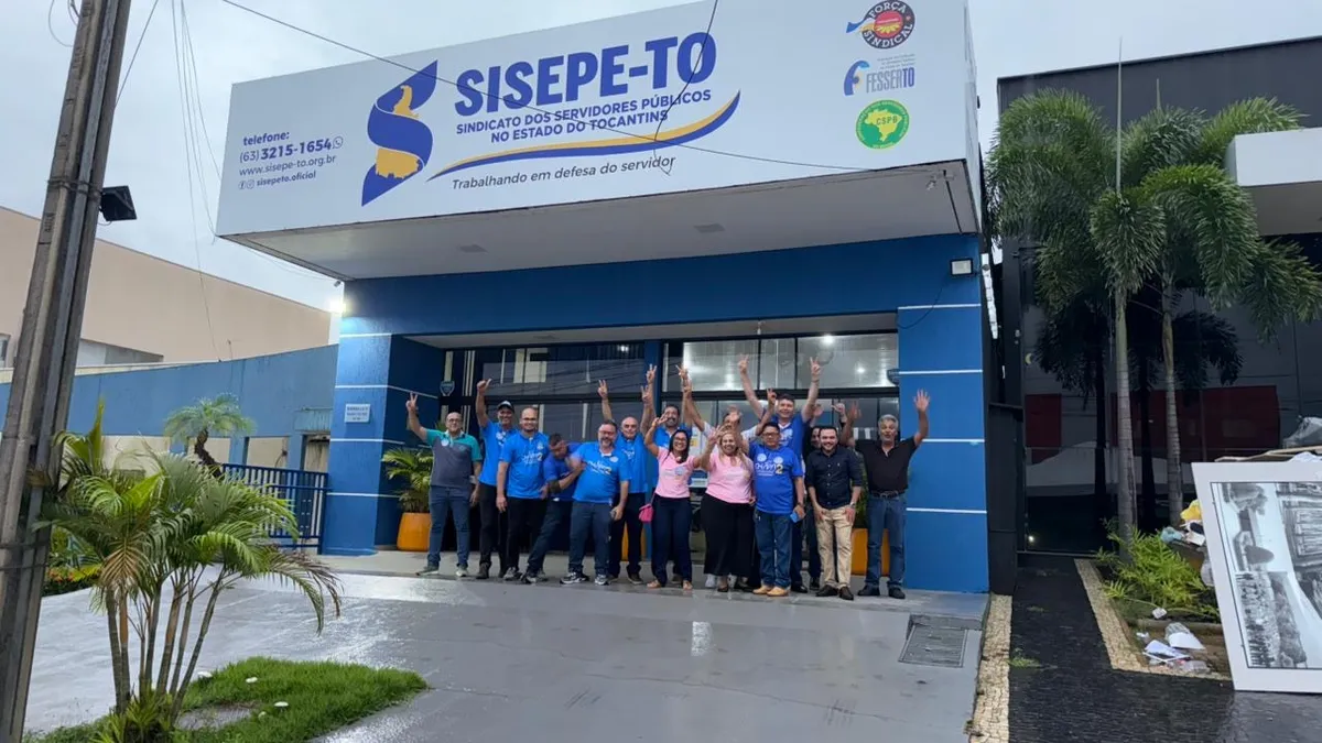 Kelismene da Silva Gomes e Andres Delgado, presidente e vice-presidente eleitos do SISEPE/TO, comemoram vitória nas eleições sindicais.