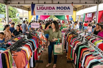 Público aproveita a Feira Liquida Moda em Colinas do Tocantins