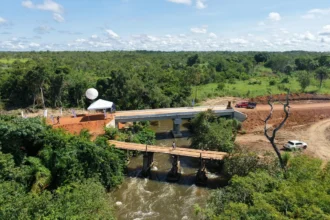 Governador Wanderlei Barbosa e prefeitas inauguram nova ponte de concreto entre Guaraí e Tupiratins, sobre o Ribeirão Água Fria