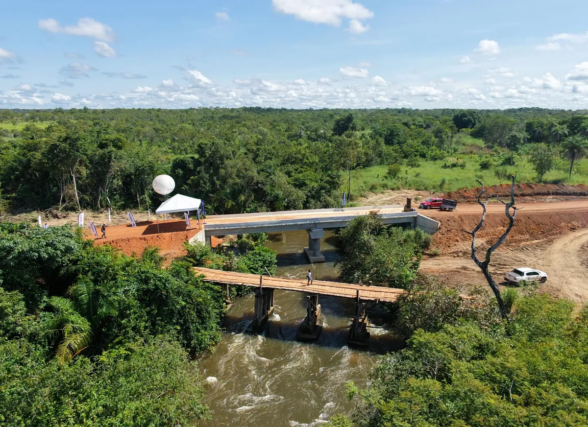 Governador Wanderlei Barbosa e prefeitas inauguram nova ponte de concreto entre Guaraí e Tupiratins, sobre o Ribeirão Água Fria
