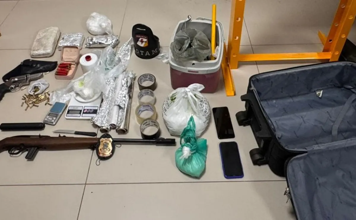 Apreensão de drogas e armas em laboratório clandestino em Palmas.
