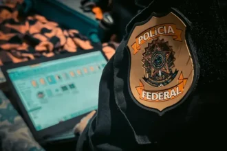 Agentes da Polícia Federal em operação contra abuso sexual infantil