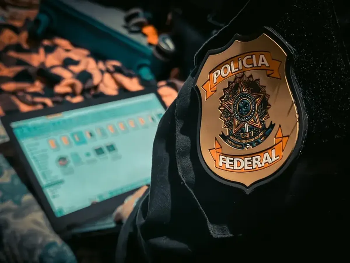 Agentes da Polícia Federal em operação contra abuso sexual infantil