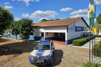 Policiais militares do Tocantins em frente ao novo 16º Batalhão de Polícia Militar em Miracema do Tocantins