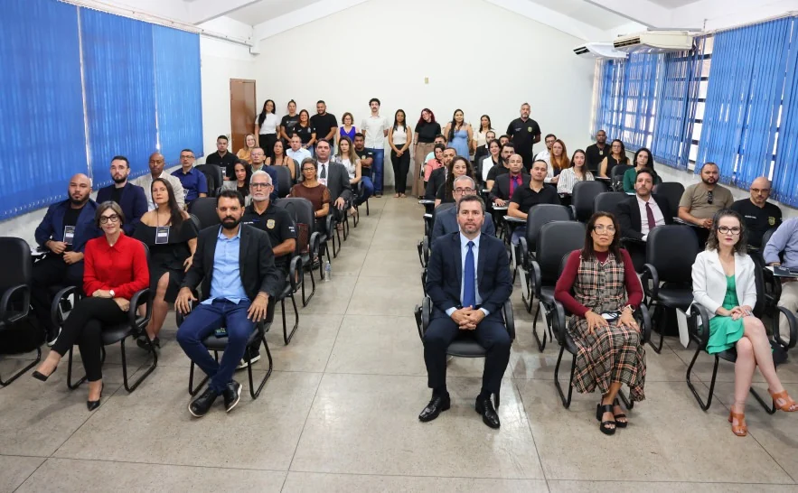 Profissionais de segurança pública em curso de investigação de homicídios em Palmas