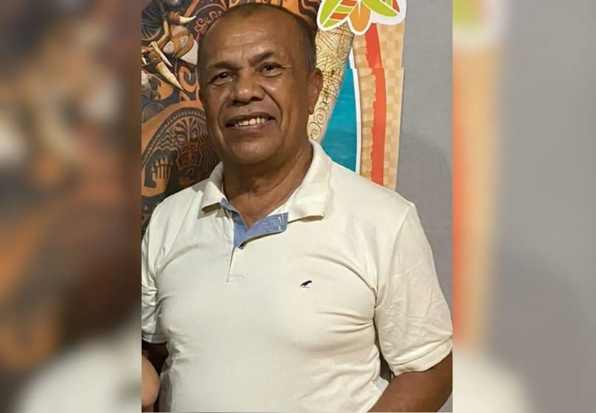 Cena de acidente de trânsito em Palmas com presença policial após atropelamento fatal de ciclista.