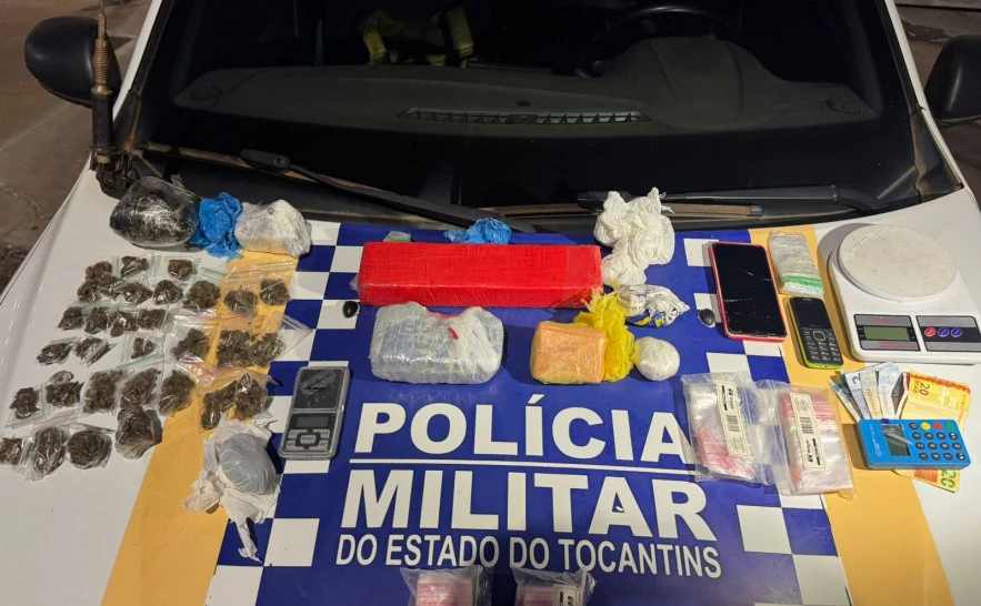 Material apreendido pela Polícia Militar em Gurupi, incluindo drogas, munições e balanças de precisão.