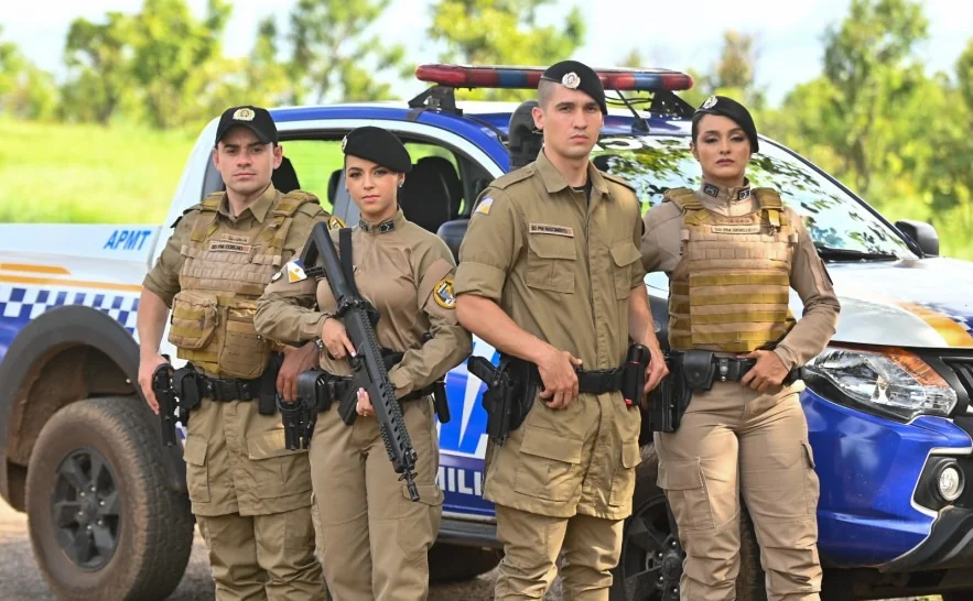 Policial militar do Tocantins em uniforme oficial, representando o avanço das etapas de um concurso público.
