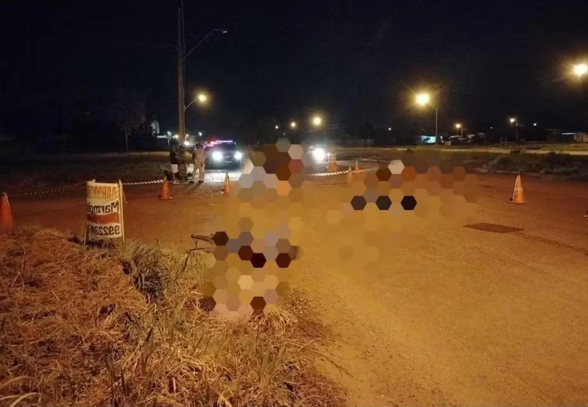 Viatura policial do Tocantins e do Pará em área de divisa com balsa ao fundo.